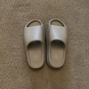 yeezy slides